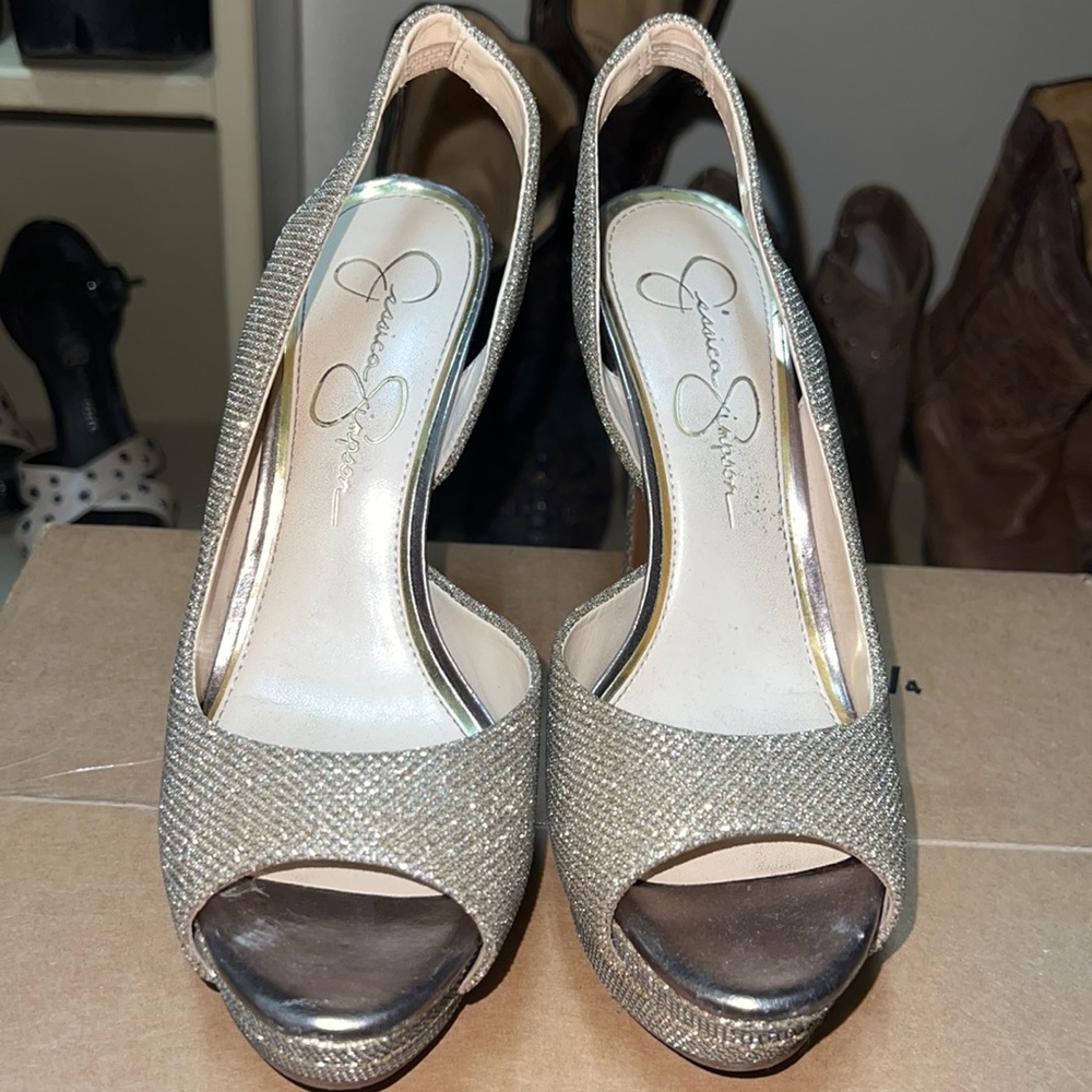 Jessica Simpson 6 1/2 pumps